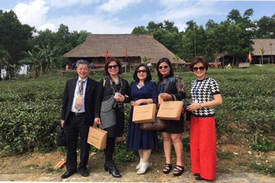 Bà Nguyễn Thị Hương Liên - Phó Tổng giám đốc Công ty Cổ phần Sao Thái Dương có mặt tại ngày hội trong dịp giao lưu tiếp xúc cùng hơn 100 đại diện bà con người Việt Nam ở nước ngoài.