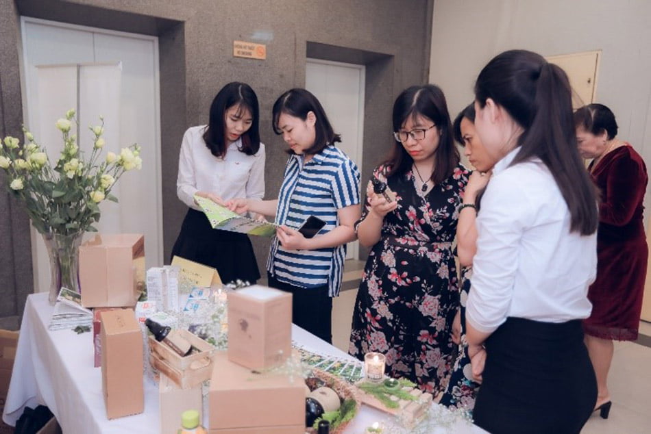 Các sản phẩm của Sao Thái Dương nhận được sự quan tâm của các đại biểu tham gia buổi tổng kết