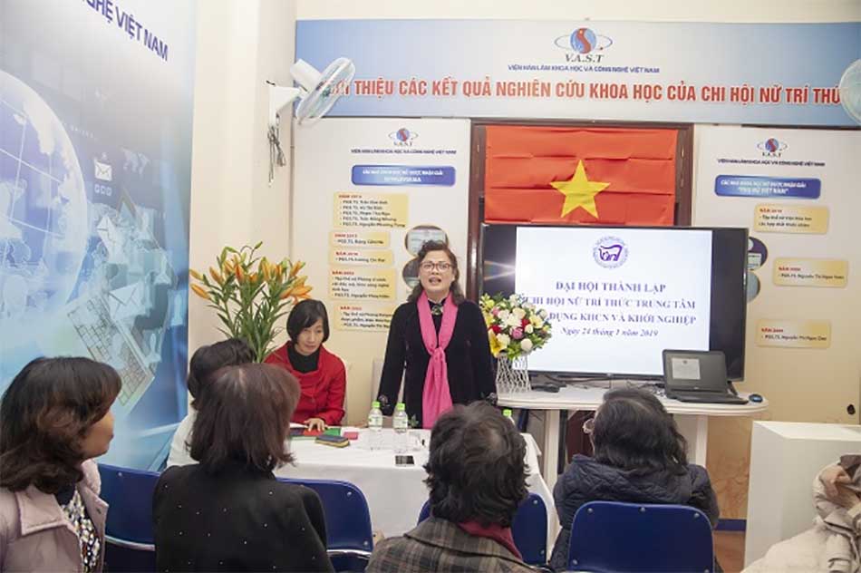 Bà Khánh Vân phát biểu mục đích của việc thành lập Chi Hội Phụ Nữ Trí Thức