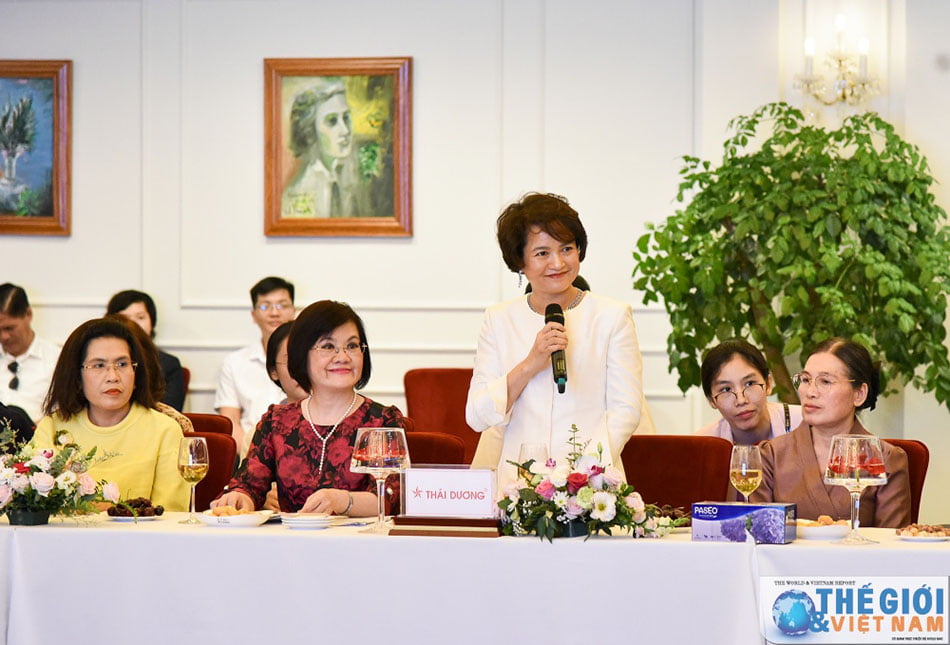 Bà Nguyễn Thị Hương Liên chia sẻ tại buổi giao lưu